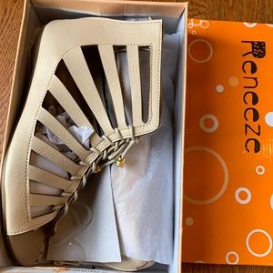 NIB Reneeze Sandals